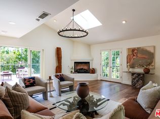 2216 E Live Oak Dr, Los Angeles, CA 90068