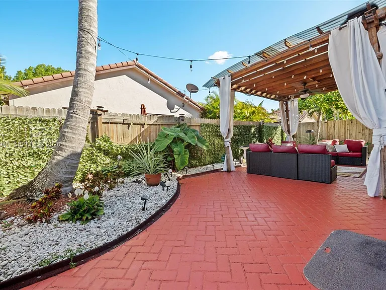 12870 SW 53rd St — Photo 22