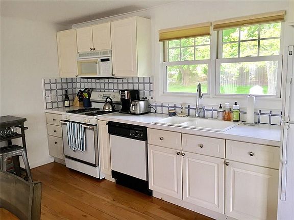 2nd image of 42 Slope Ave
