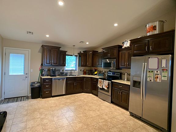 4th image of 520 Highland Grove Dr