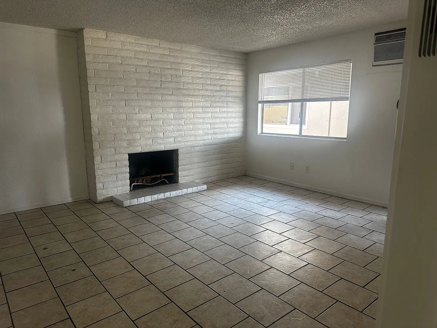 830 Astor Street — Photo 2