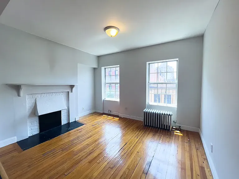 99 Perry St #5A — Photo 2