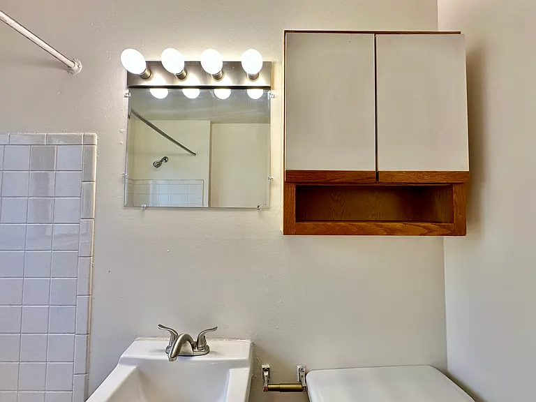 Edgewood Apartments — Photo 22
