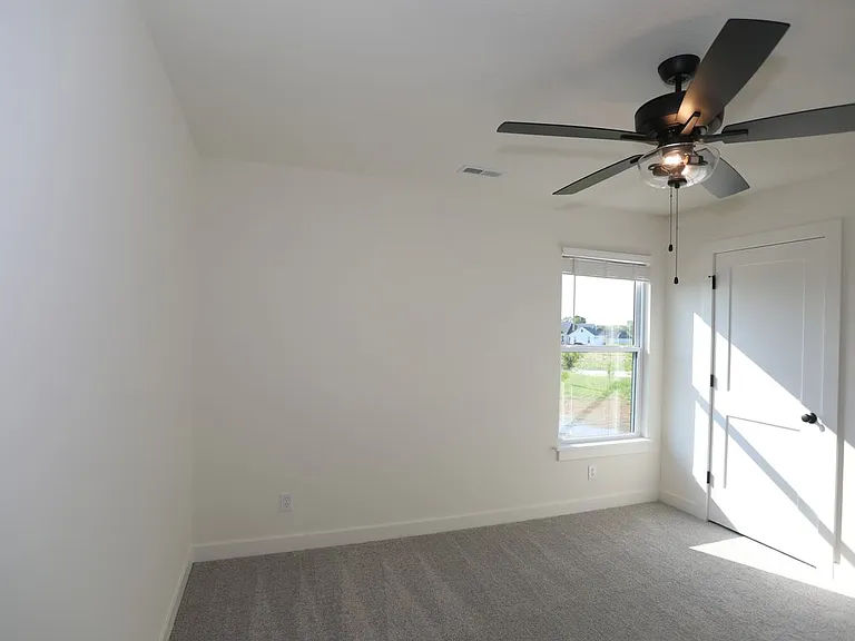 4605 Chambers Bay Dr — Photo 32