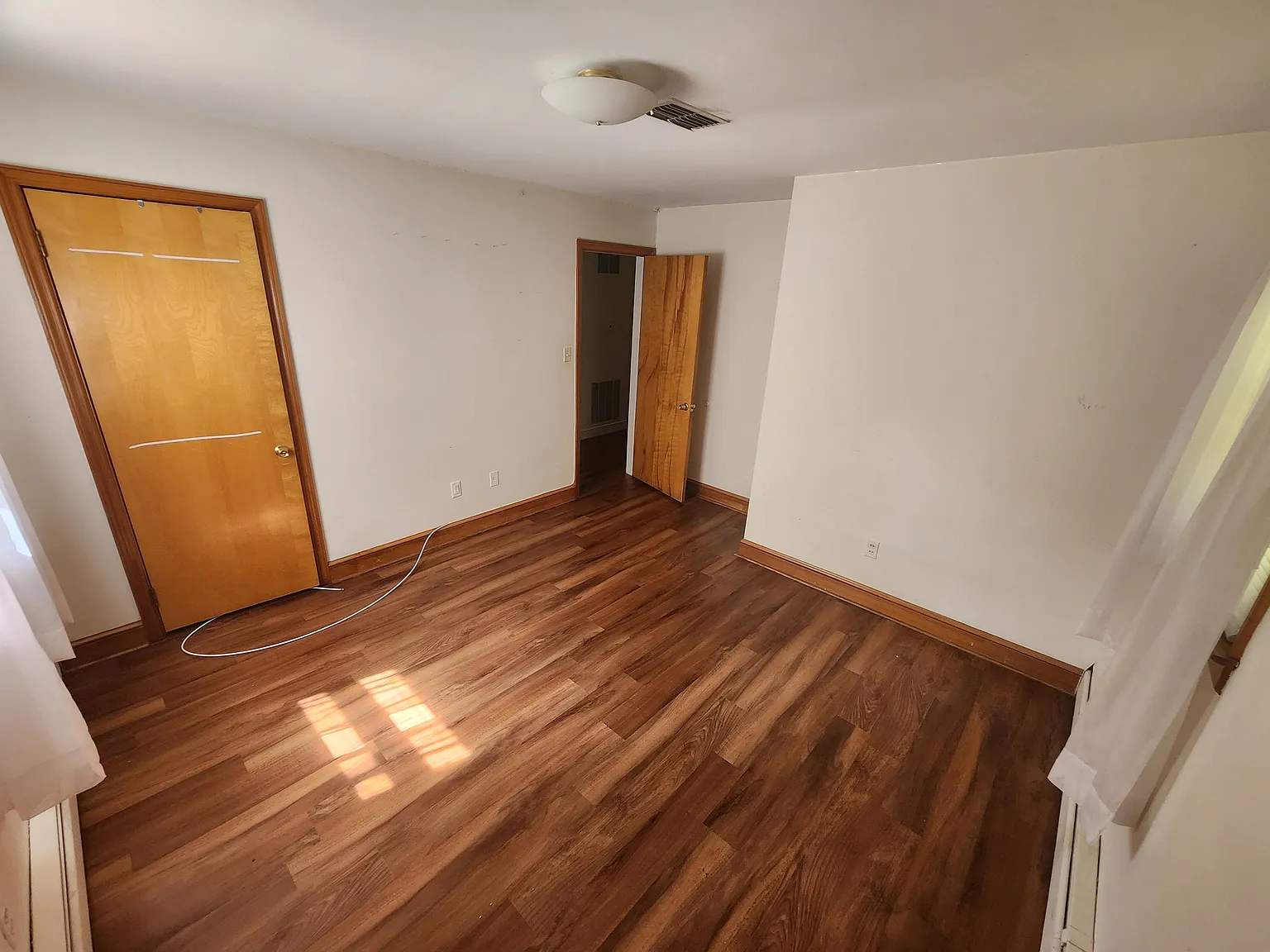 3 bed, 2.5 bath, 1505 sqft, $1,400 — Photo 3