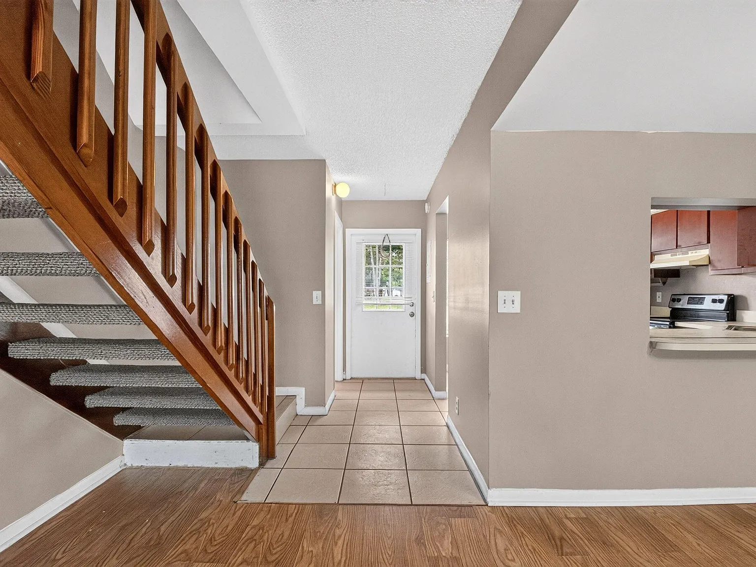 3 bed, 2.5 bath, 1554 sqft, $2,300 — Photo 4