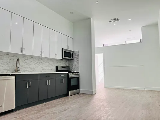 Rented by R New York | media 2