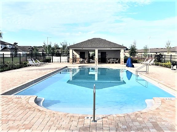 3rd image of 831 Chatham Walk Dr