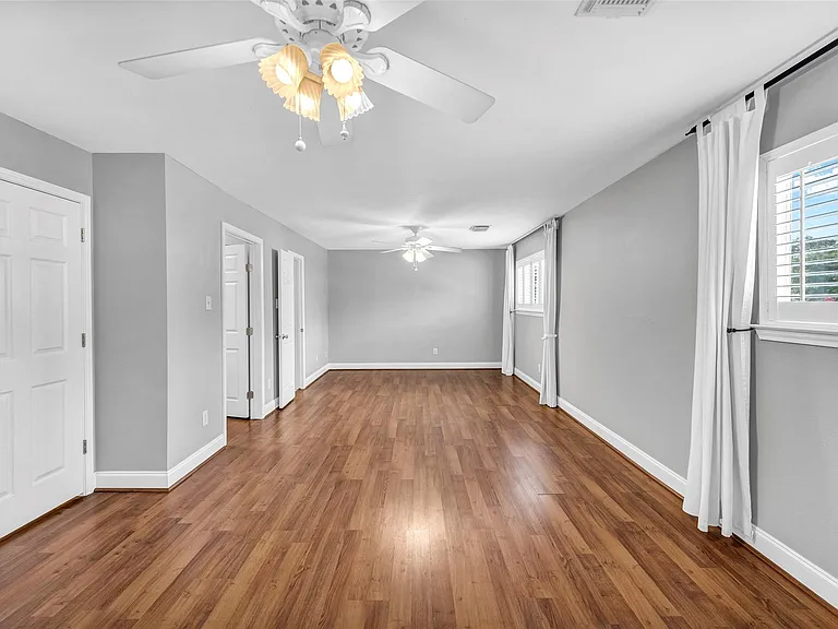 1553 W Sam Houston Pkwy S — Photo 16