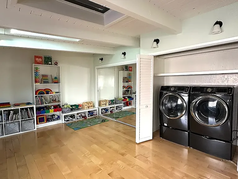 520 Saint Claire Dr — Photo 17