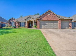 2832 Canton Ln, Edmond, OK 73012