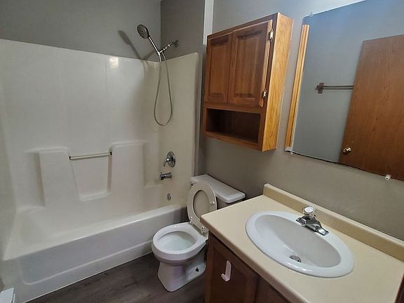 5th image of 510 W Newhall Ave APT 1