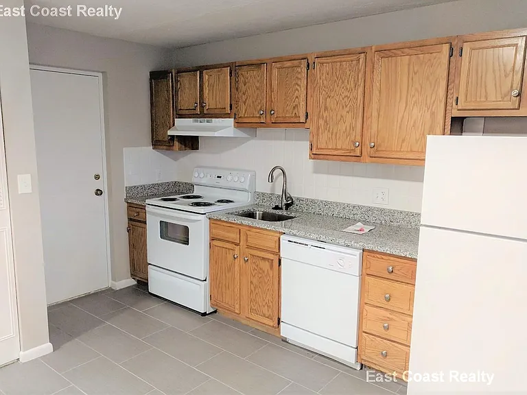 12 Cottage Pl #10 — Photo 3