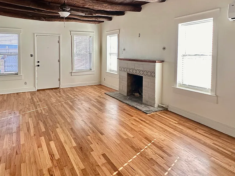 129 W Fleming Ave #A — Photo 2