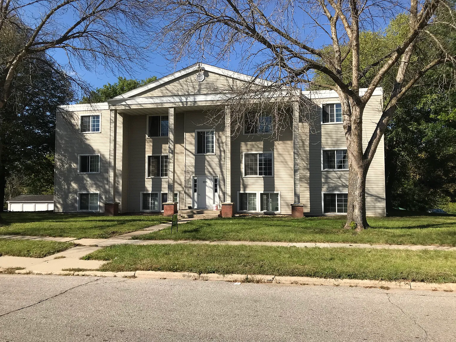 2 bed, 989 sqft, $775 — Photo 1