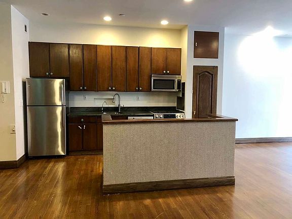4th image of 170 Duane St APT 3