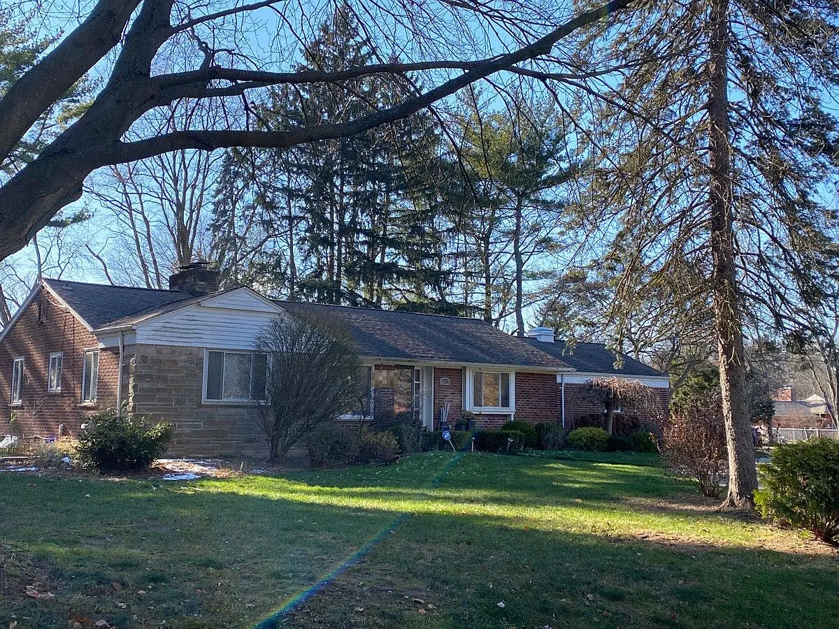 26779 Bloomfield Dr S photo 1