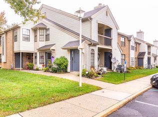 102 Sunshine Ct #102, Parlin, NJ 08859