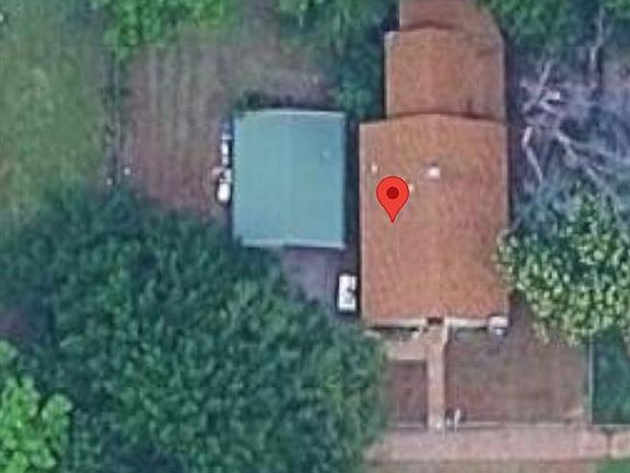 2nd image of 415 SE 23rd St