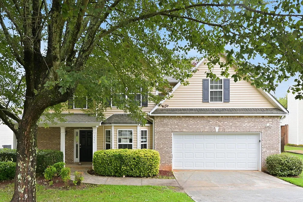4 bed, 2.5 bath, 2444 sqft, $2,115 — Photo 1