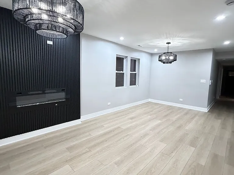 6350 S Saint Lawrence Ave — Photo 3