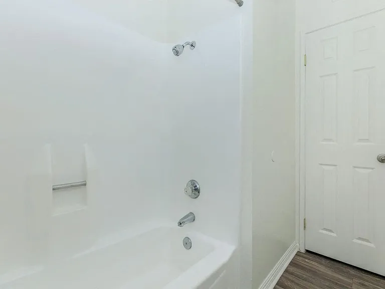 The Newport Apartments — Photo 34