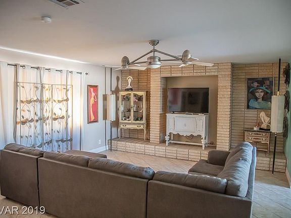 3rd image of 1405 Hillside Pl