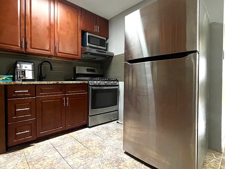 3203 Tenbroeck Ave #2 — Photo 6