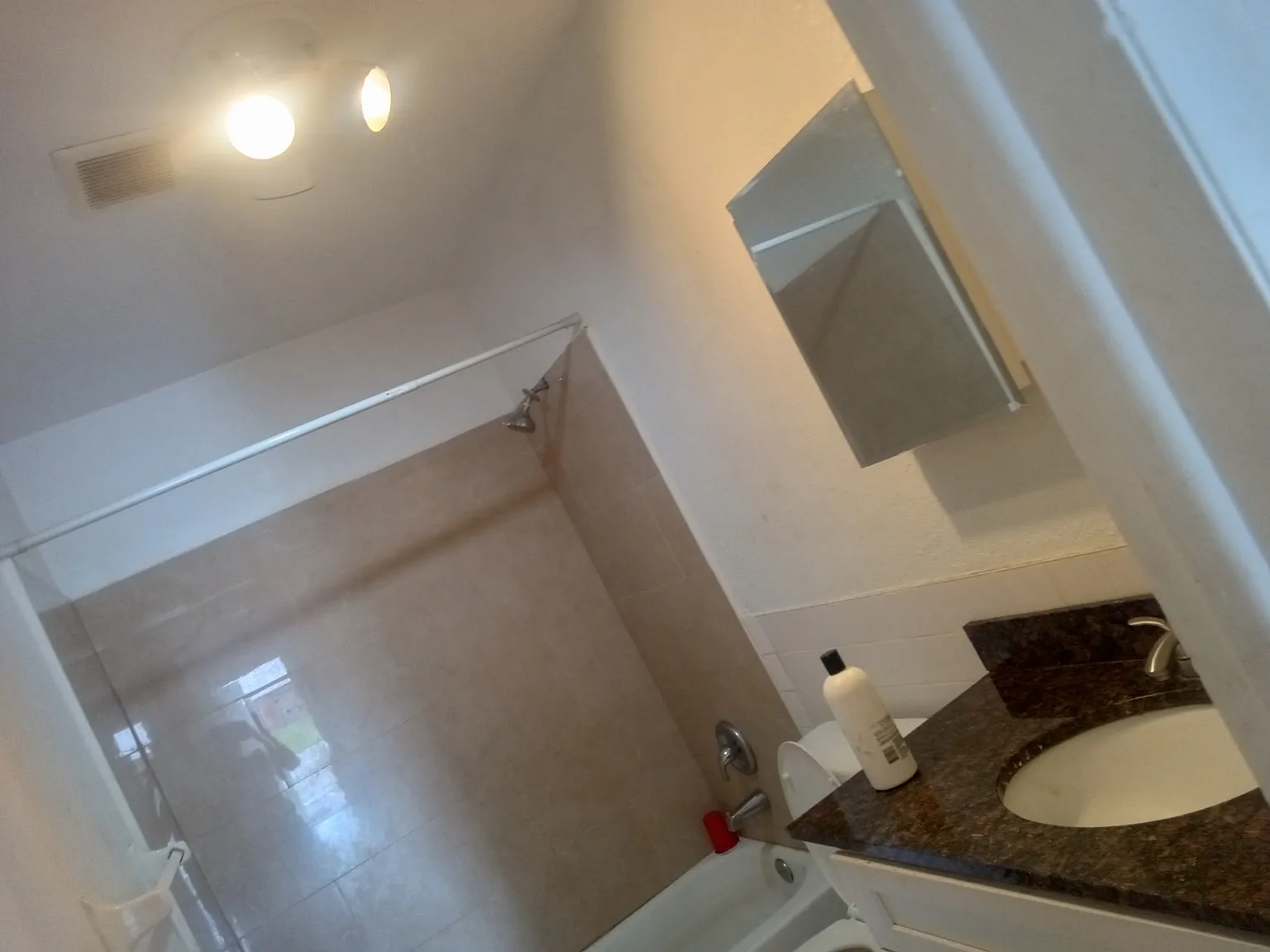 2 bed, 800 sqft, $1,900 — Photo 4