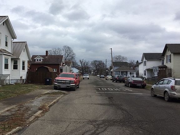 5th image of 409 Tuscarawas St