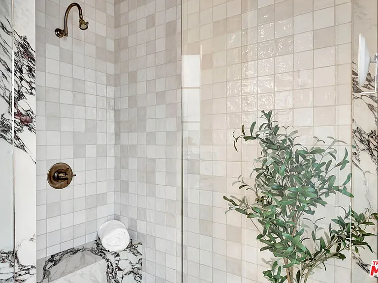 652 Huntley Dr #102 — Photo 31