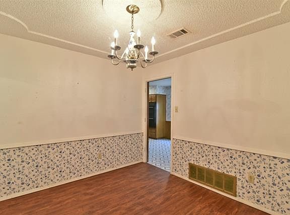4th image of 4210 W Pleasant Forest St