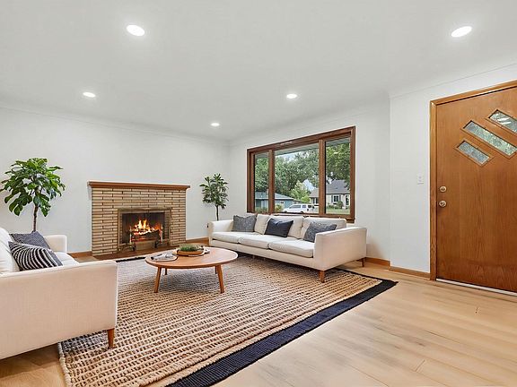 5th image of 2972 Woodbridge St