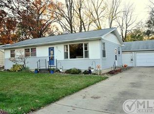 335 28th St N, Springfield, MI 49037