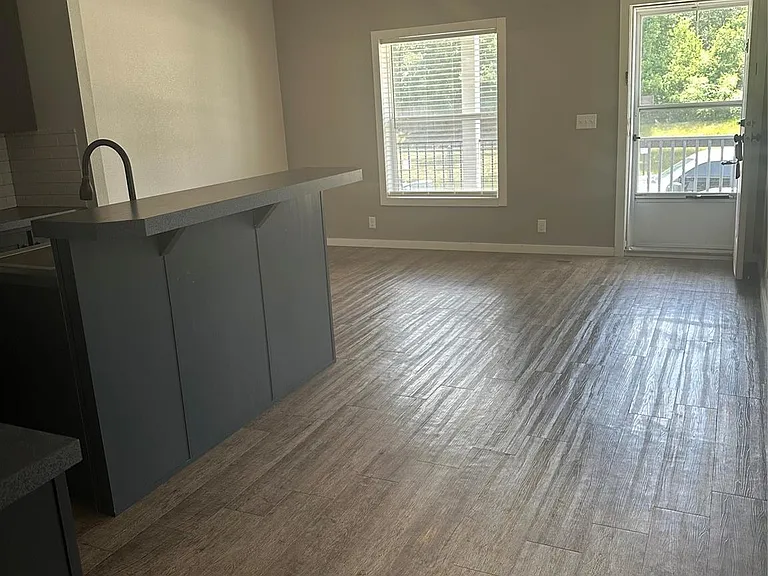 21509 W Hammond Dr — Photo 4