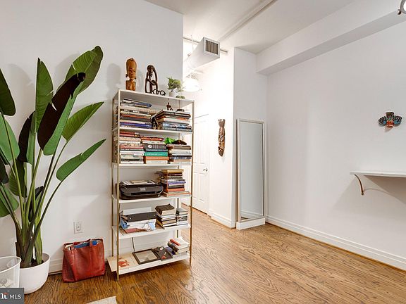 4th image of 1205 Garfield St #301