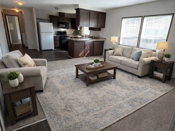 214 Lakeshore Cir #214