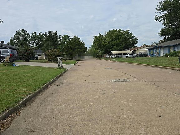 5th image of 907 Pecan Ln
