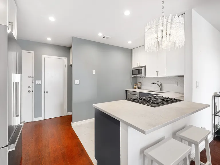 3 Hanover Sq #19J — Photo 4