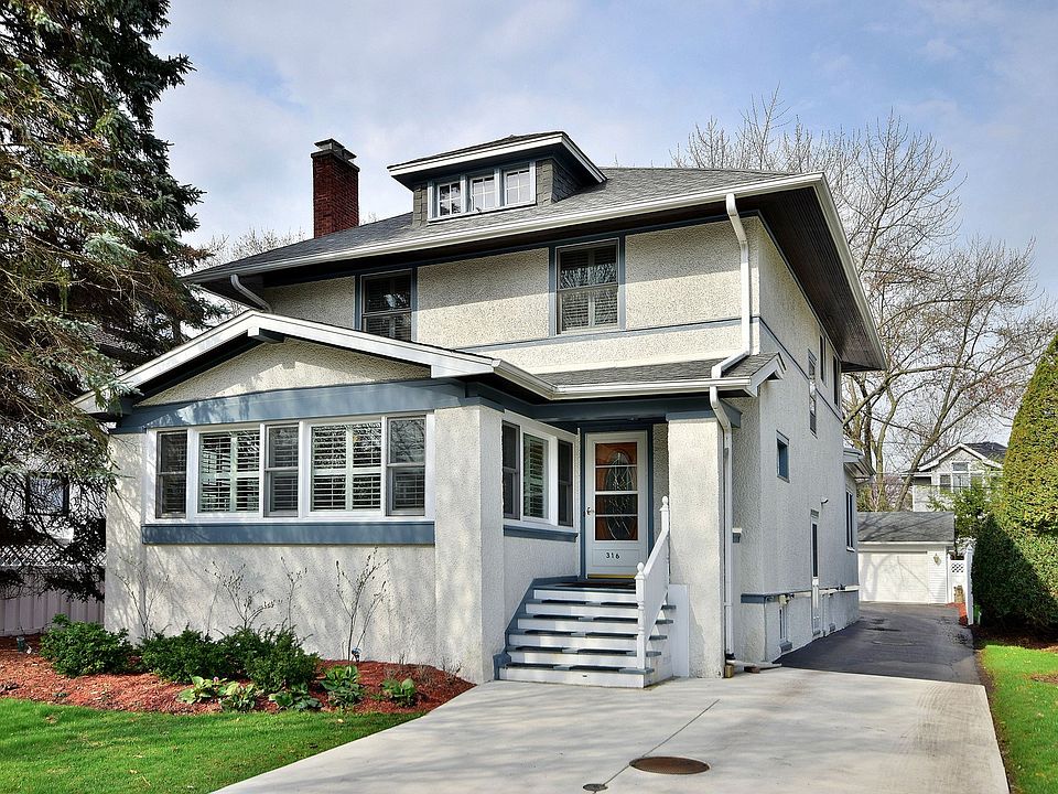 Great location, walk to Stone Ave. train station!