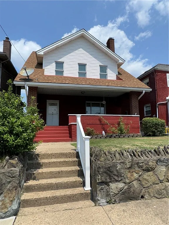 421 Rose Ave photo 1
