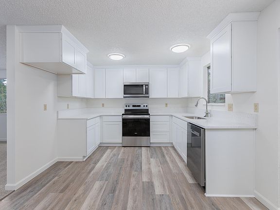 4th image of 980 SE Rolph Ct