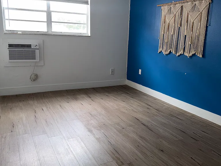 1029 SW 5th St #9 — Photo 16