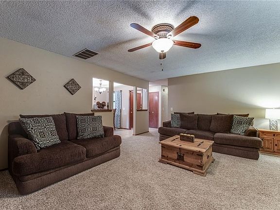 5th image of 1413 Edinburg Dr