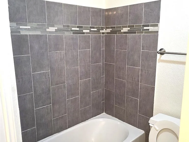 1600 Hollow Tree Blvd — Photo 16