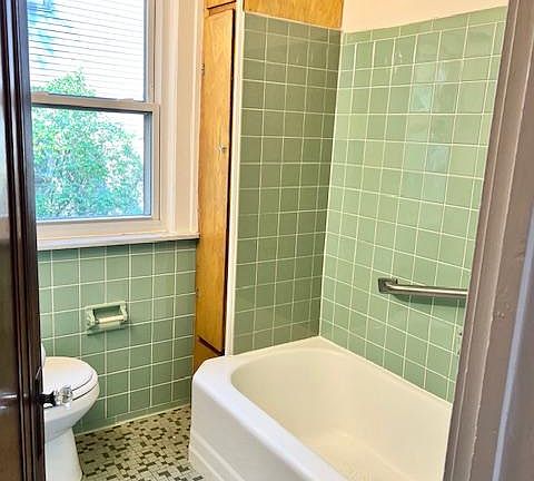 Full bath - main floor
