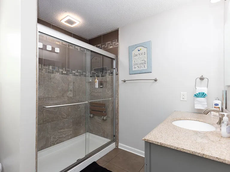 5252 Sallee Dr — Photo 9