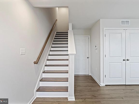 5th image of 135 Presidents Pointe Ave