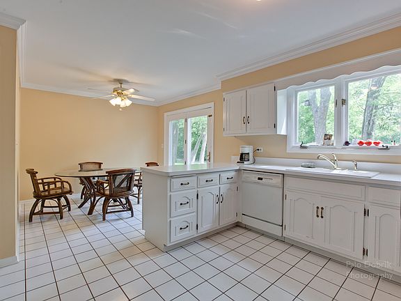 4th image of 62 Darlington Dr