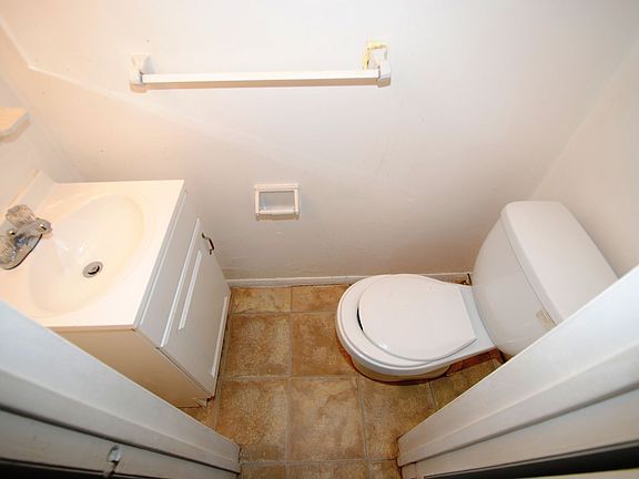 2nd image of 5756 E Hastings Arch